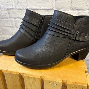 Easy Street “Damita” Black Ankle Booties - Sz 9WW — NWOT